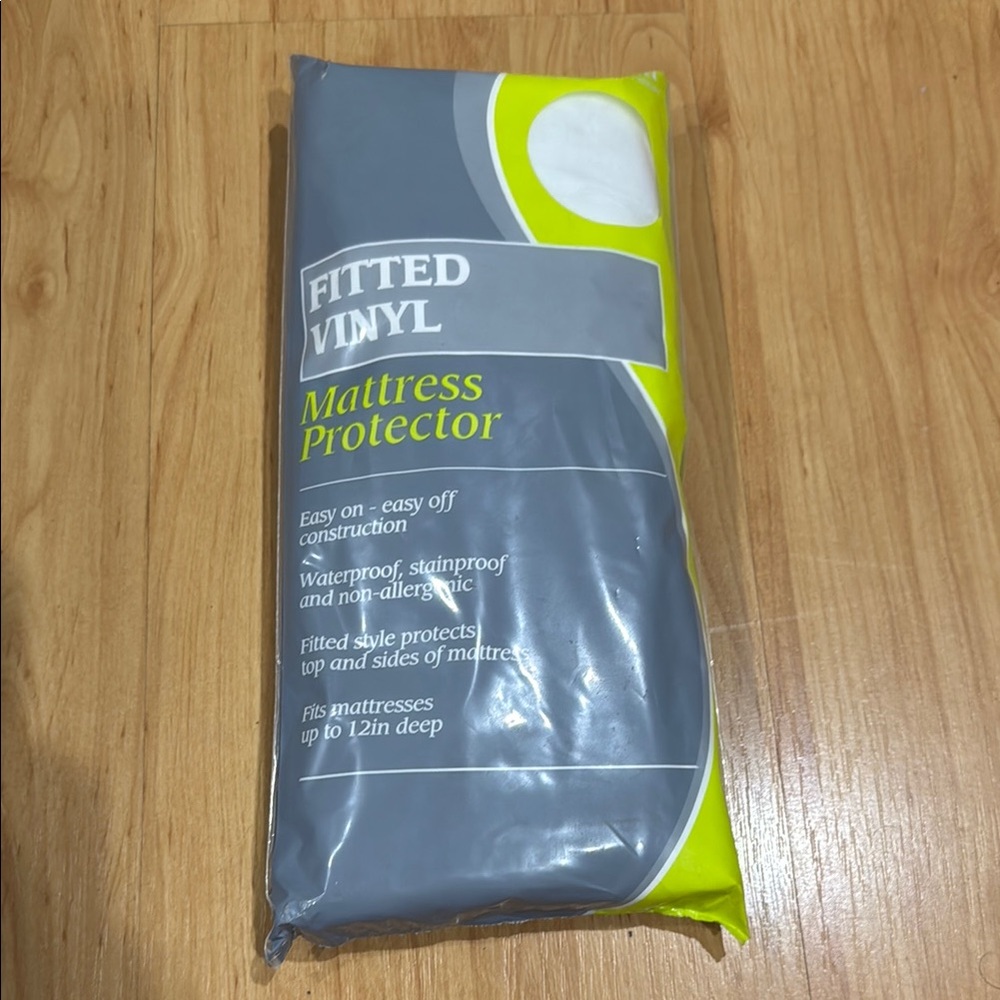 Queen-sized Fitted Vinyl Mattress Protector